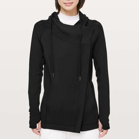 Lululemon Coast Easy Wrap in Black - Picture 1 of 9